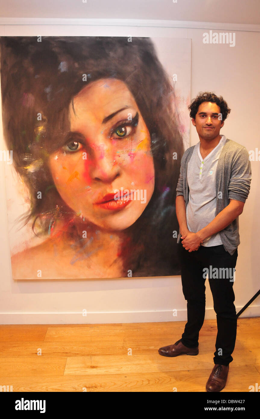 Johan Andersson, Johan Andersson dans son Portrait de Amy Winehouse - vernissage Londres, Angleterre - 25.08.11 Banque D'Images