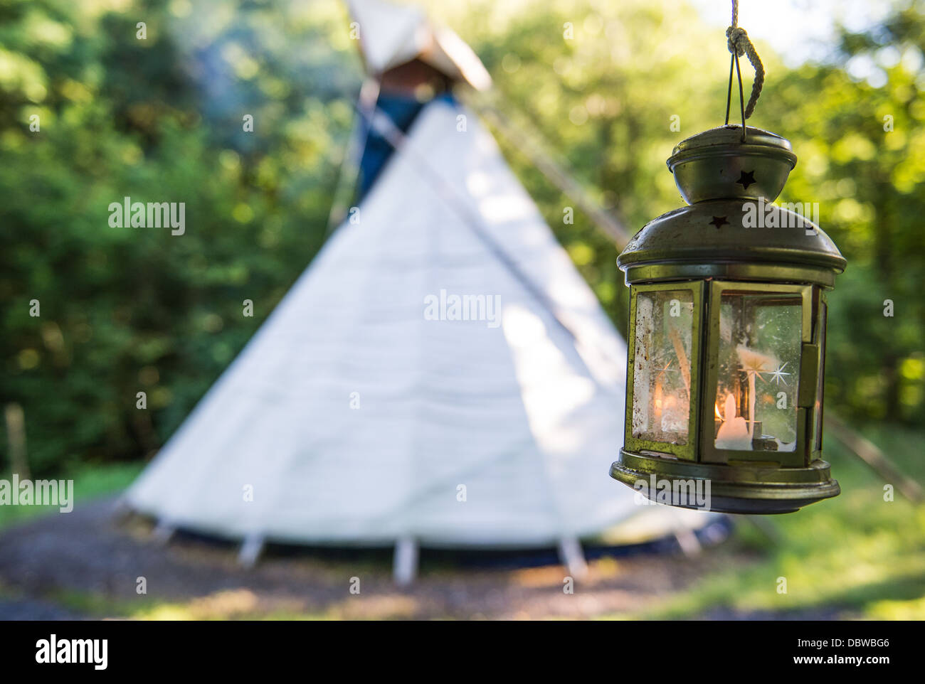 Un tipi dans la brouille dans l'arrière-plan Banque D'Images