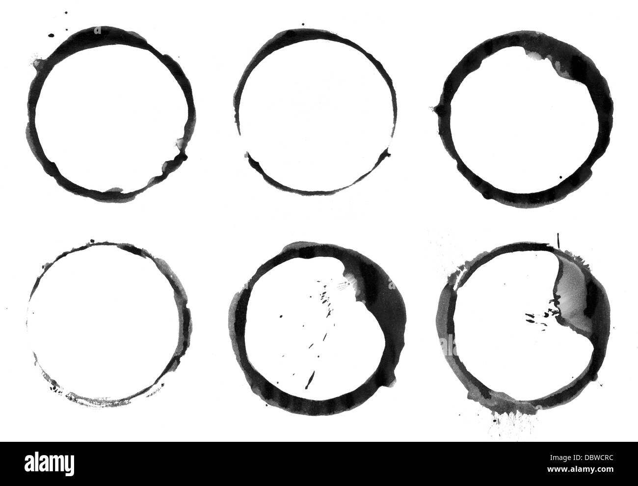 Les taches de la tasse de café fait avec de l'encre noire. Numérisées à haute résolution. Banque D'Images Les taches de la tasse de café fait avec de l'encre noire. Numérisées à haute résolution. Banque D'Images