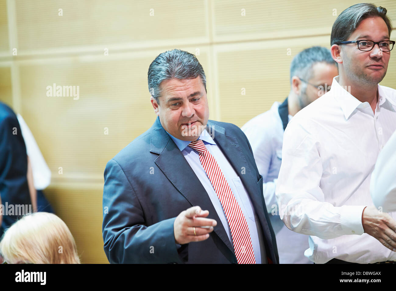 Berlin, l'allemand. 5 Août, 2013. Sigmar Gabriel (SPD), le président du parti SPD, à la réunion du Comité exécutif du SPD au siège du SPD (Parti Willy-Brandt-Haus) à Berlin. Credit : Reynaldo Chaib Paganelli/Alamy Live News Banque D'Images