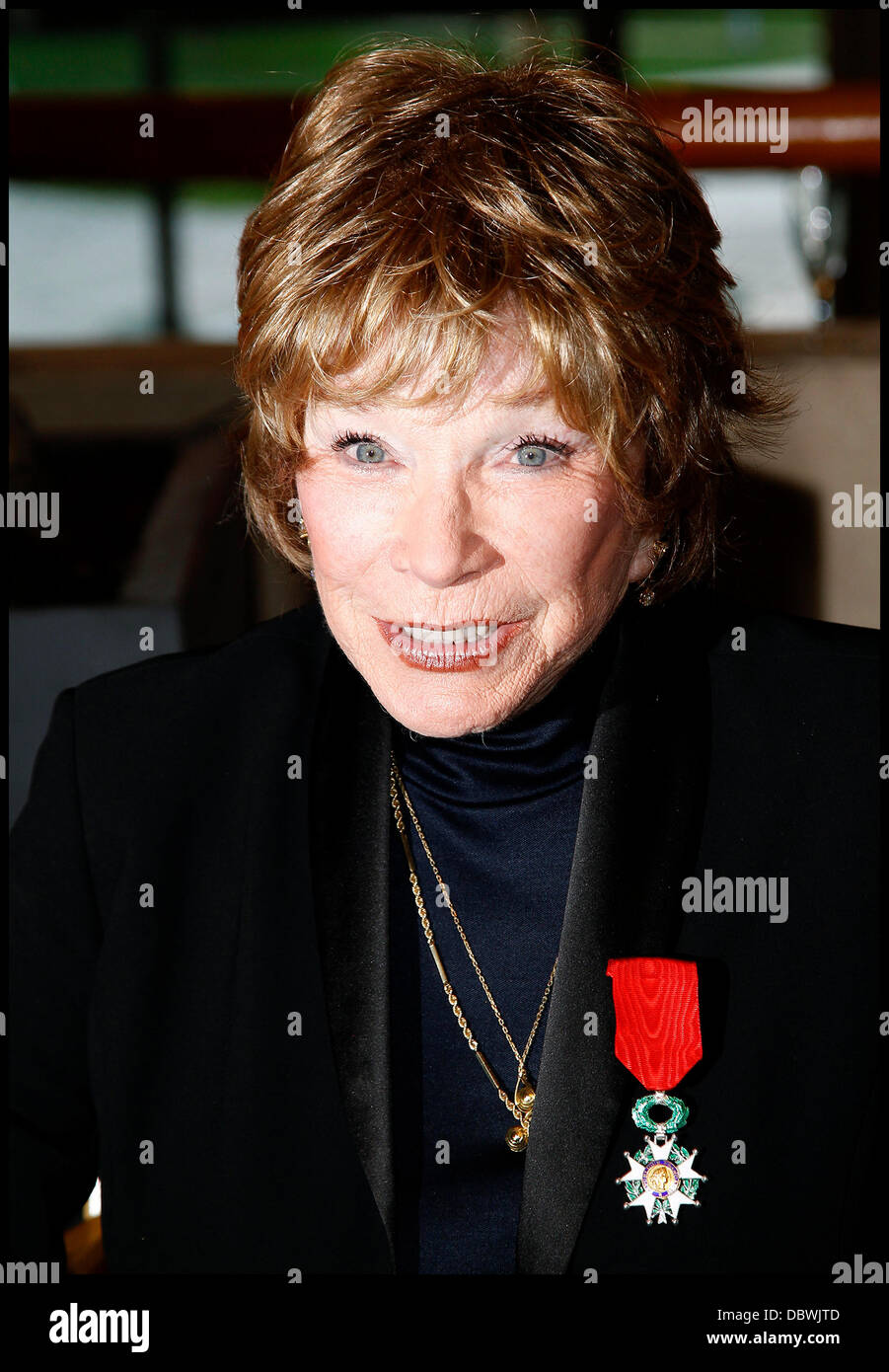 Shirley MacLaine à la cinémathèque de Paris Bercy où elle a reçu la Légion d'Honneur par Frédéric Mitterrand, le ministre de la culture Paris, France - 05.09.11 Banque D'Images
