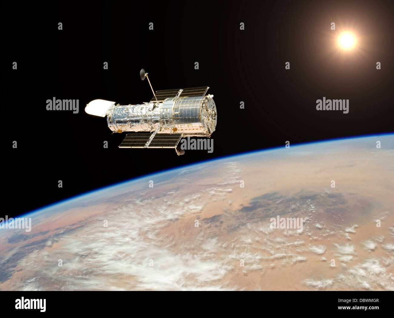 Hubble plane 350 milles au-dessus de la terre pour photographier l'exploration spatiale Banque D'Images