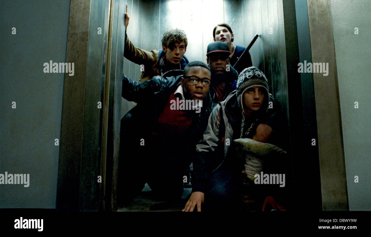 Attaquer le bloc (2011) LUKE TREADAWAY LEEON JONES, JODIE WHITTAKER, JOHN BOYEGA, ALEX ESMAIL JOE CORNISH (DIR) 004 MOVIESTORE Banque D'Images