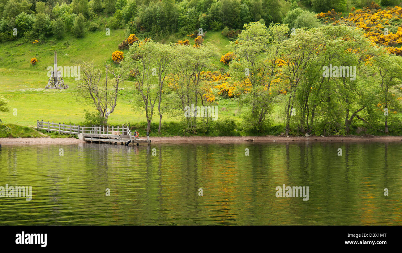 Pier sur Lock Ness pendant un voyage en bateau Banque D'Images