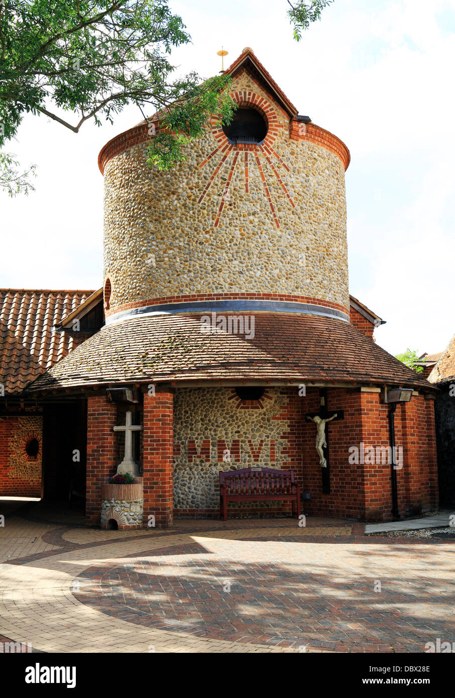 Walsingham, Église paroissiale de l'Annonciation, moderne du 21e siècle de l'église catholique romaine, Norfolk, Angleterre, Royaume-Uni Banque D'Images