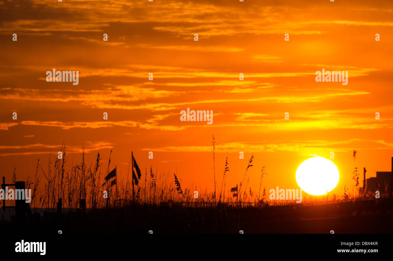 Coucher du soleil sur la côte du golfe de l'Alabama. Banque D'Images