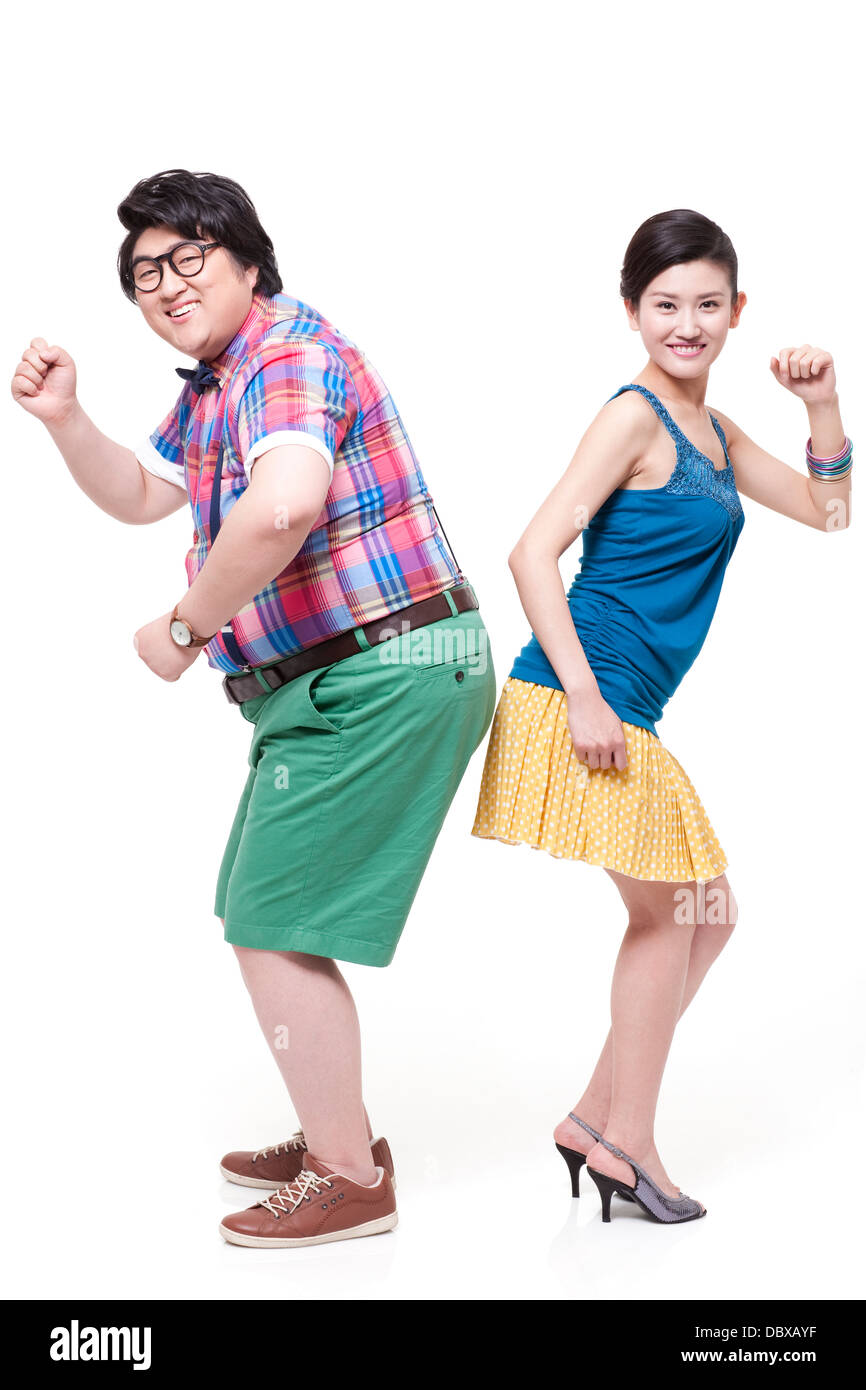 Gros homme gai avec petite amie dancing Banque D'Images