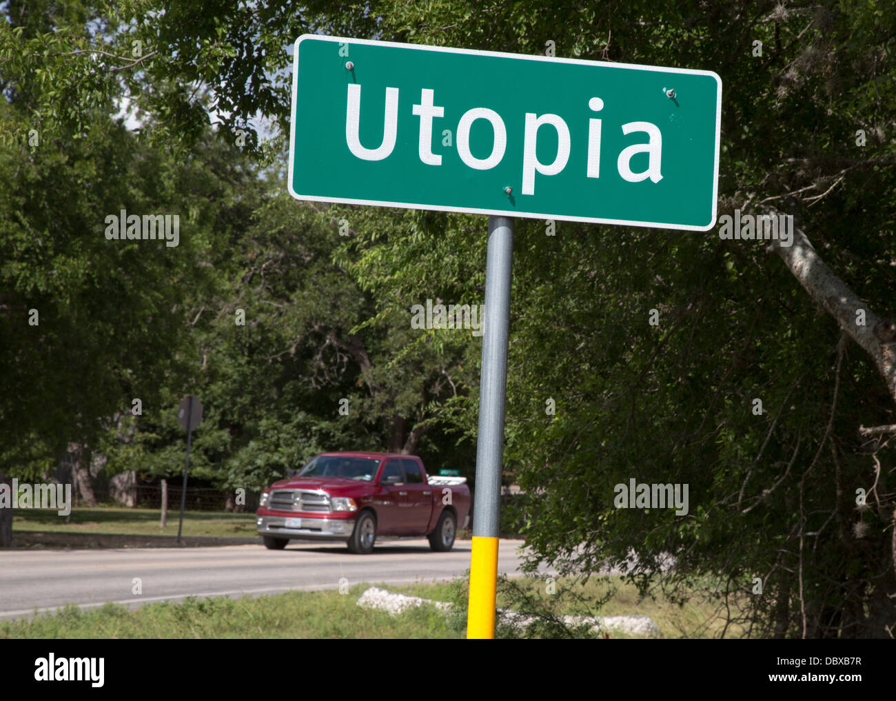 L'utopie, Texas - un signe se félicite les automobilistes à la ville d'Utopia dans le Texas Hill Country'. La ville a un peu plus de 200 habitants. Banque D'Images