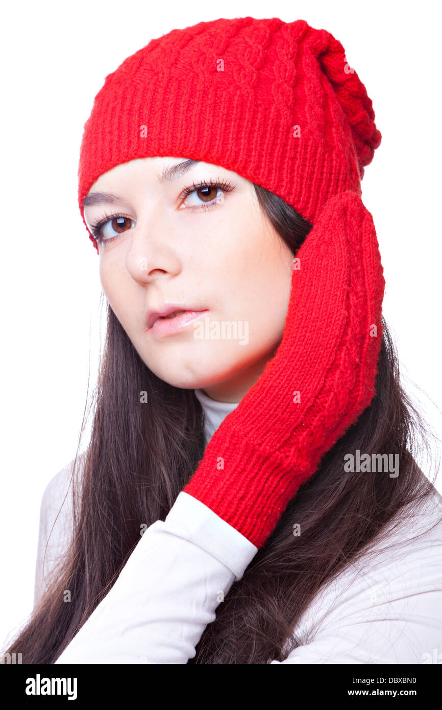Beauté femme dans un bonnet rouge et mitaines Banque D'Images