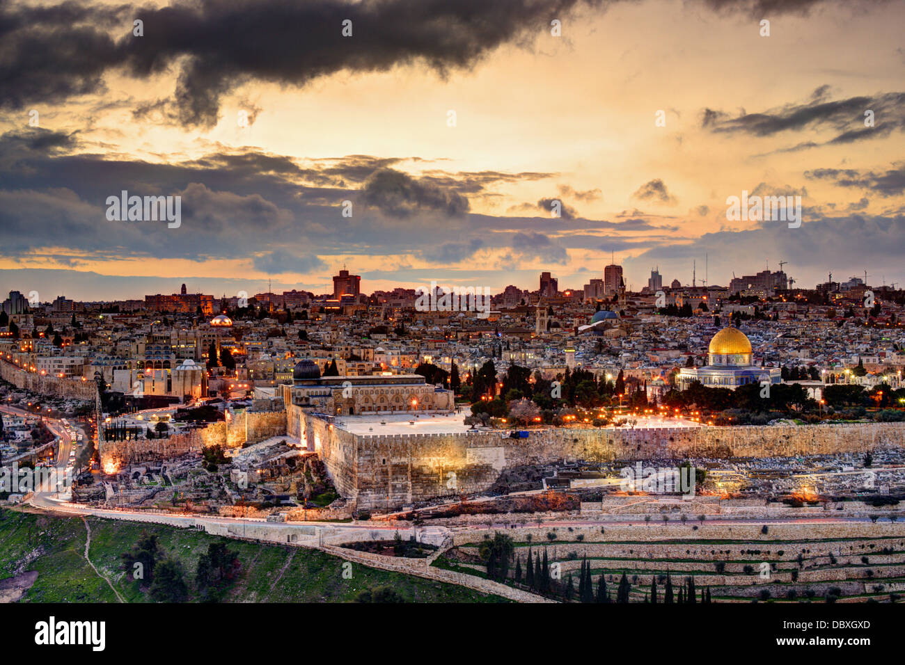 Les toits de la vieille ville et le Mont du Temple à Jérusalem, Israël. Banque D'Images