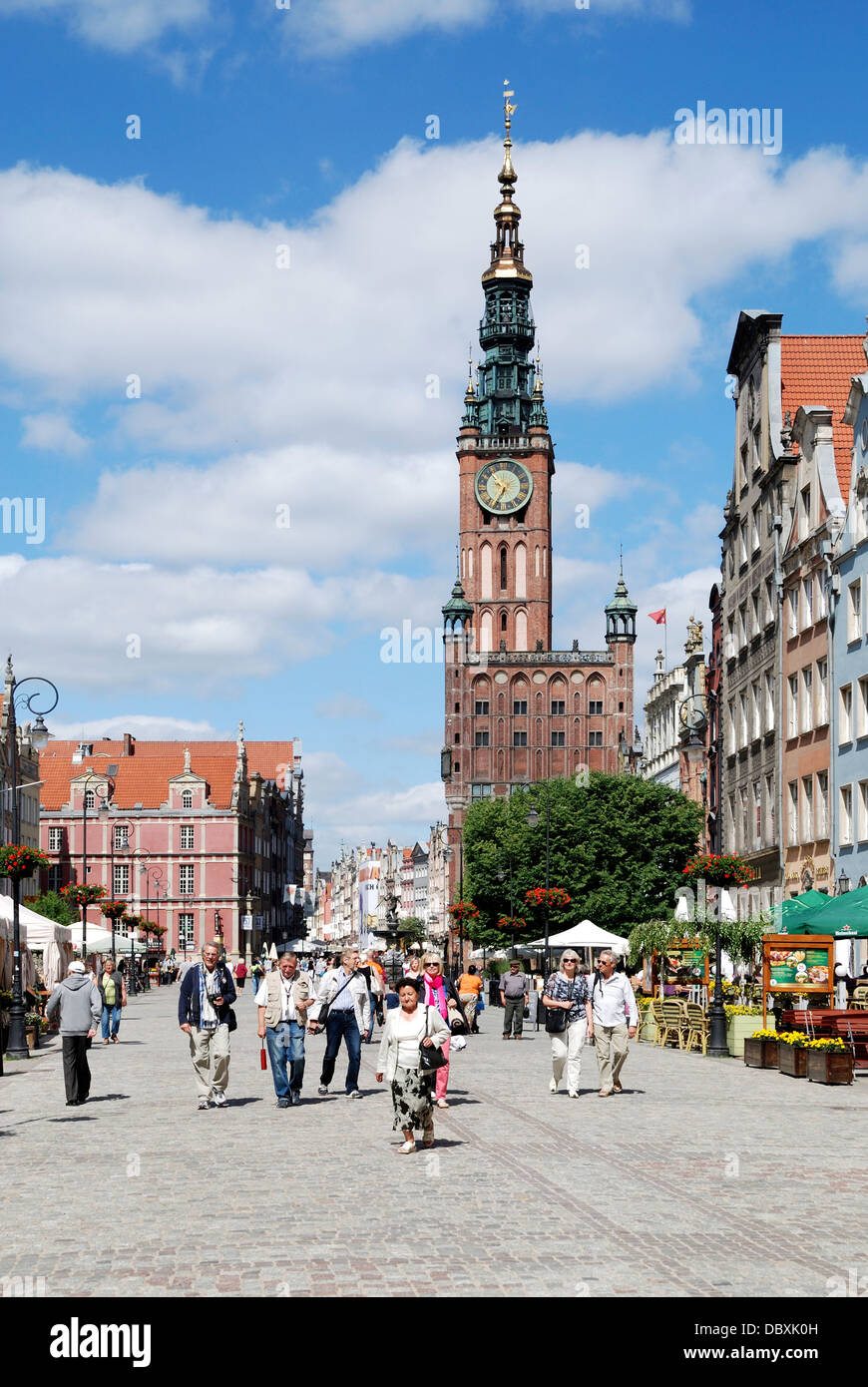 Historique de la vieille ville de Gdansk avec la mairie sur le marché depuis longtemps. Banque D'Images