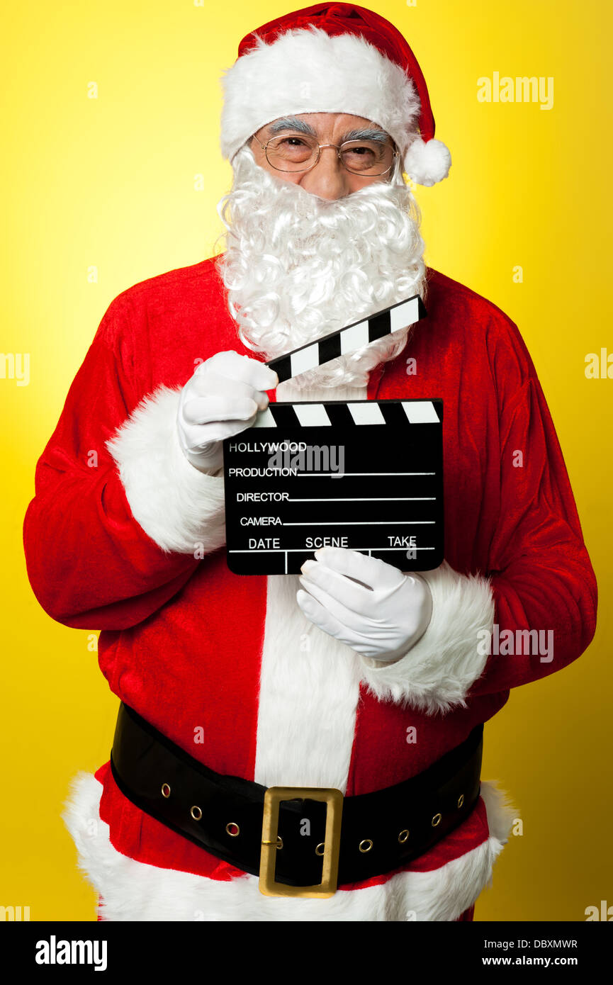 Cheerful Kris Kringle posant avec Cocoon Banque D'Images