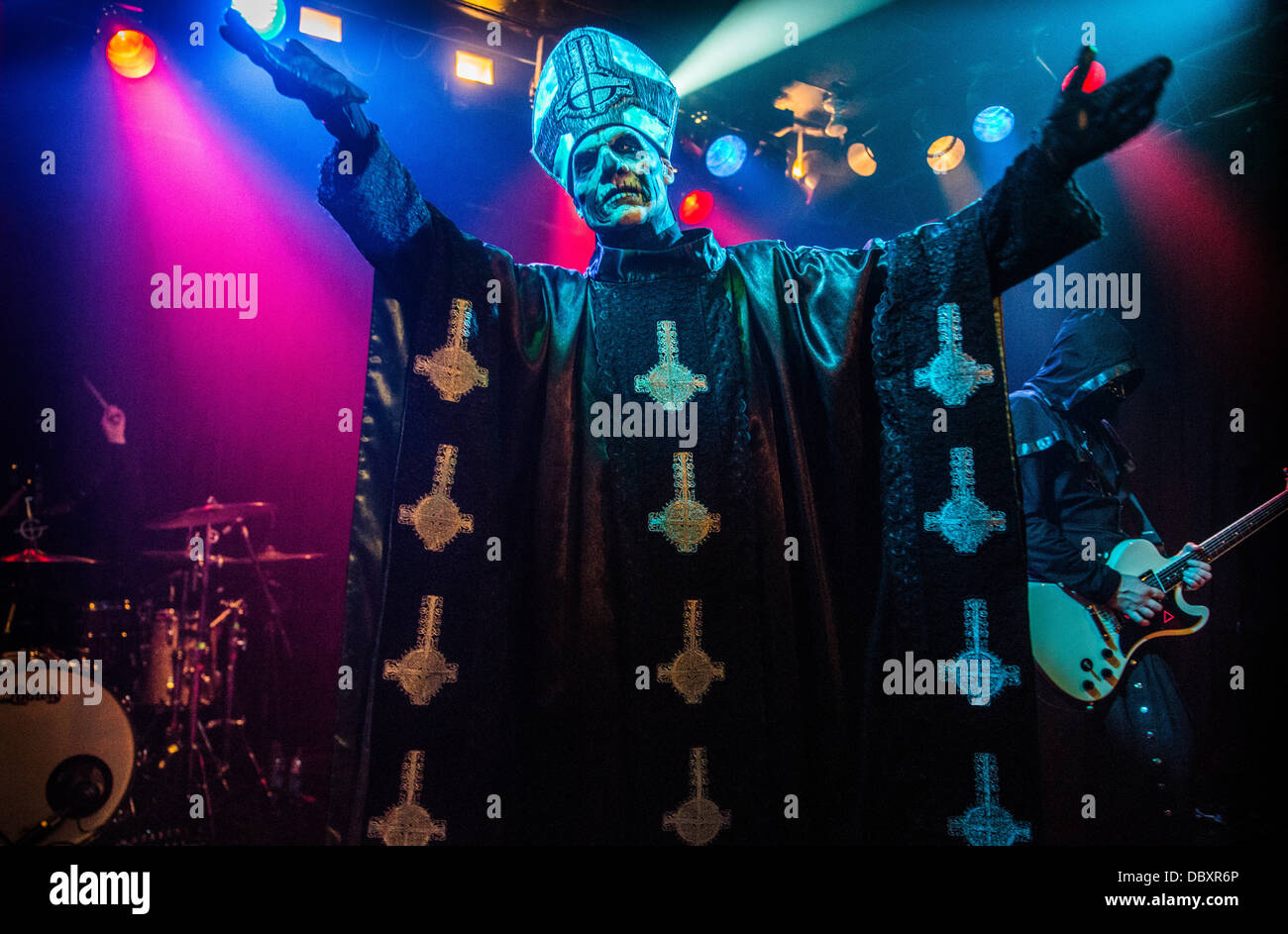Le groupe de heavy metal Ghost effectuant à double porte à Chicago, Illinois en 2013 Banque D'Images