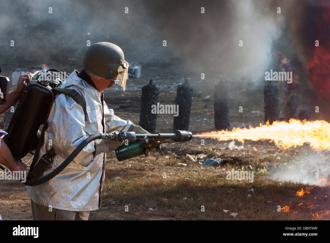 Un lance-flammes à la poignée Creek Machine Gun Shoot. Banque D'Images