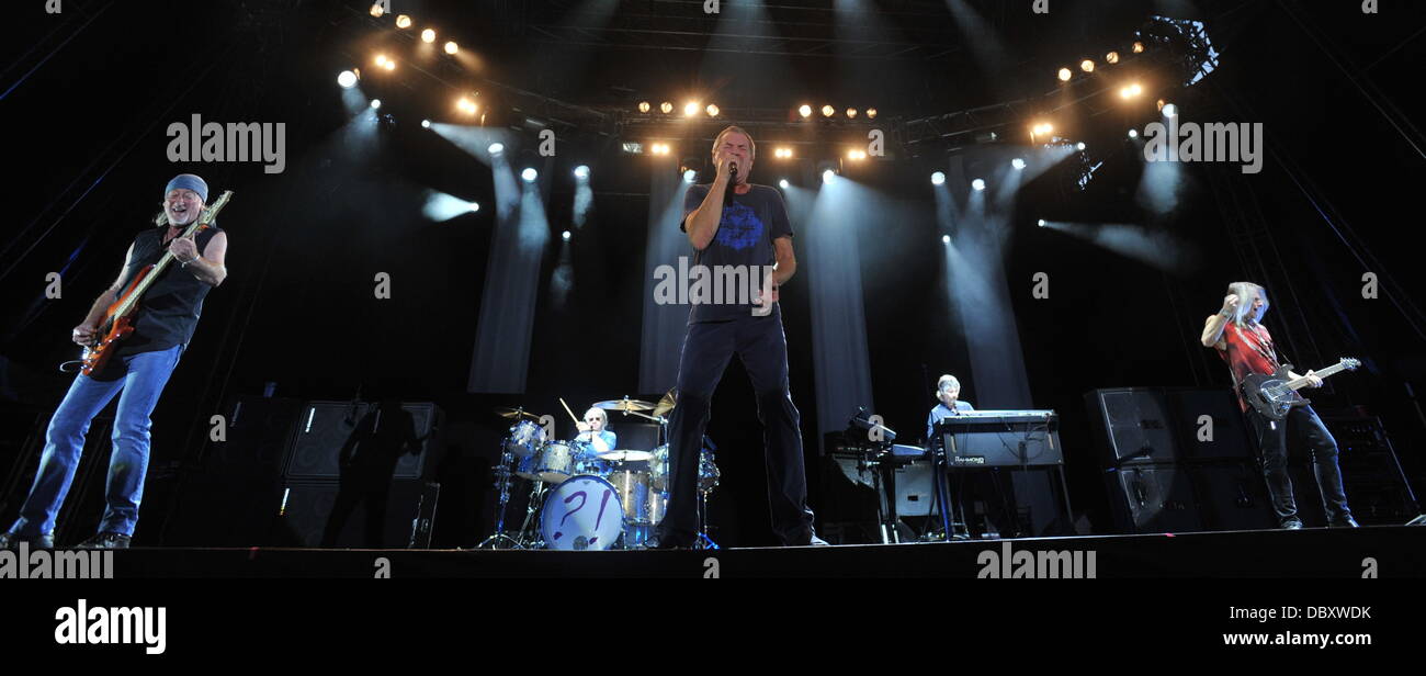 Slavkov près de Brno, République tchèque. 5 Août, 2013. Le groupe britannique Deep Purple joue dans Slavkov près de Brno, République tchèque le lundi, 5 août 2013. © Igor Zehl/CTK/Alamy Live News Banque D'Images