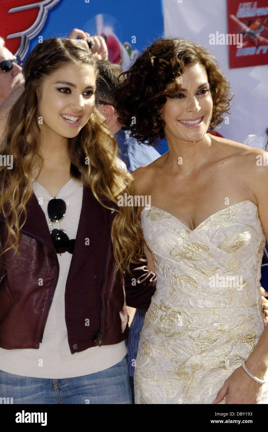 Los Angeles, CA, USA. 5 Août, 2013. Emerson Tenney, Teri Hatcher aux arrivées des avions Premiere, El Capitan Theatre, Los Angeles, CA 5 août 2013. Photo par : Michael Germana/Everett Collection/Alamy Live News Banque D'Images