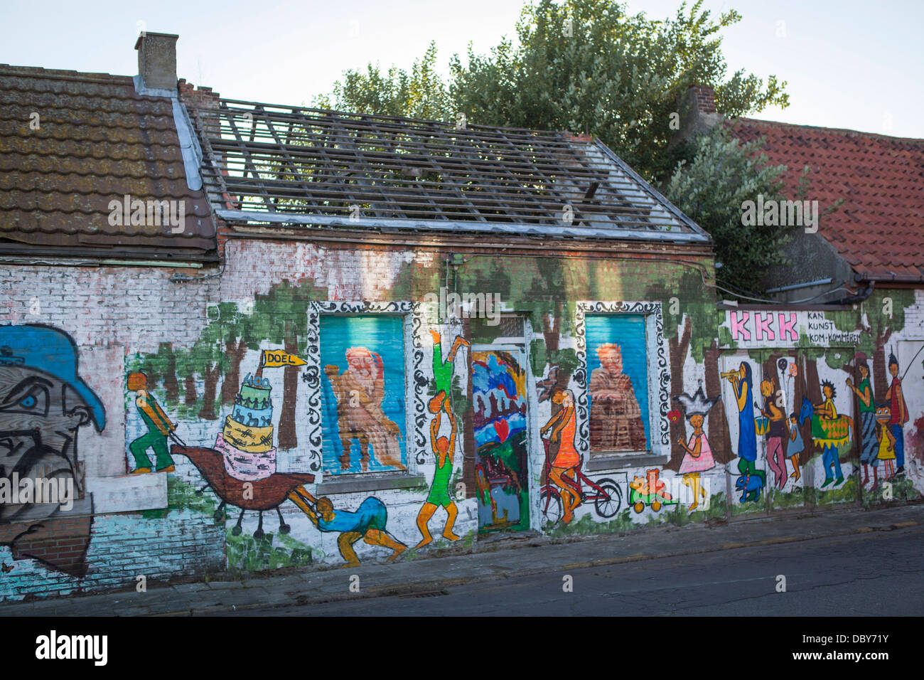 Peinture murale dans une maison du village abandonné de Doel en Belgique Banque D'Images