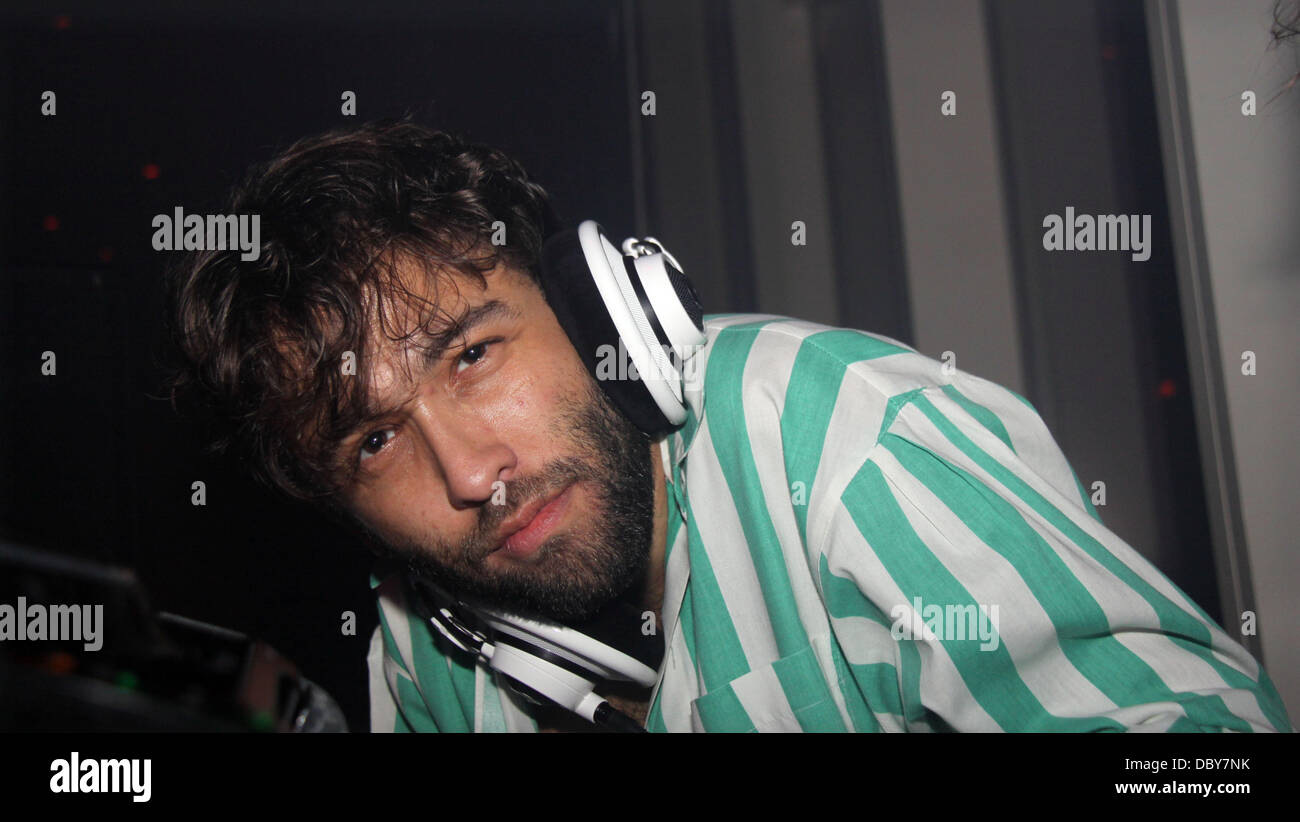 Alexander Dexter Jones magazine Purple Party chez le Bain New York City, USA - 11.09.11 Banque D'Images