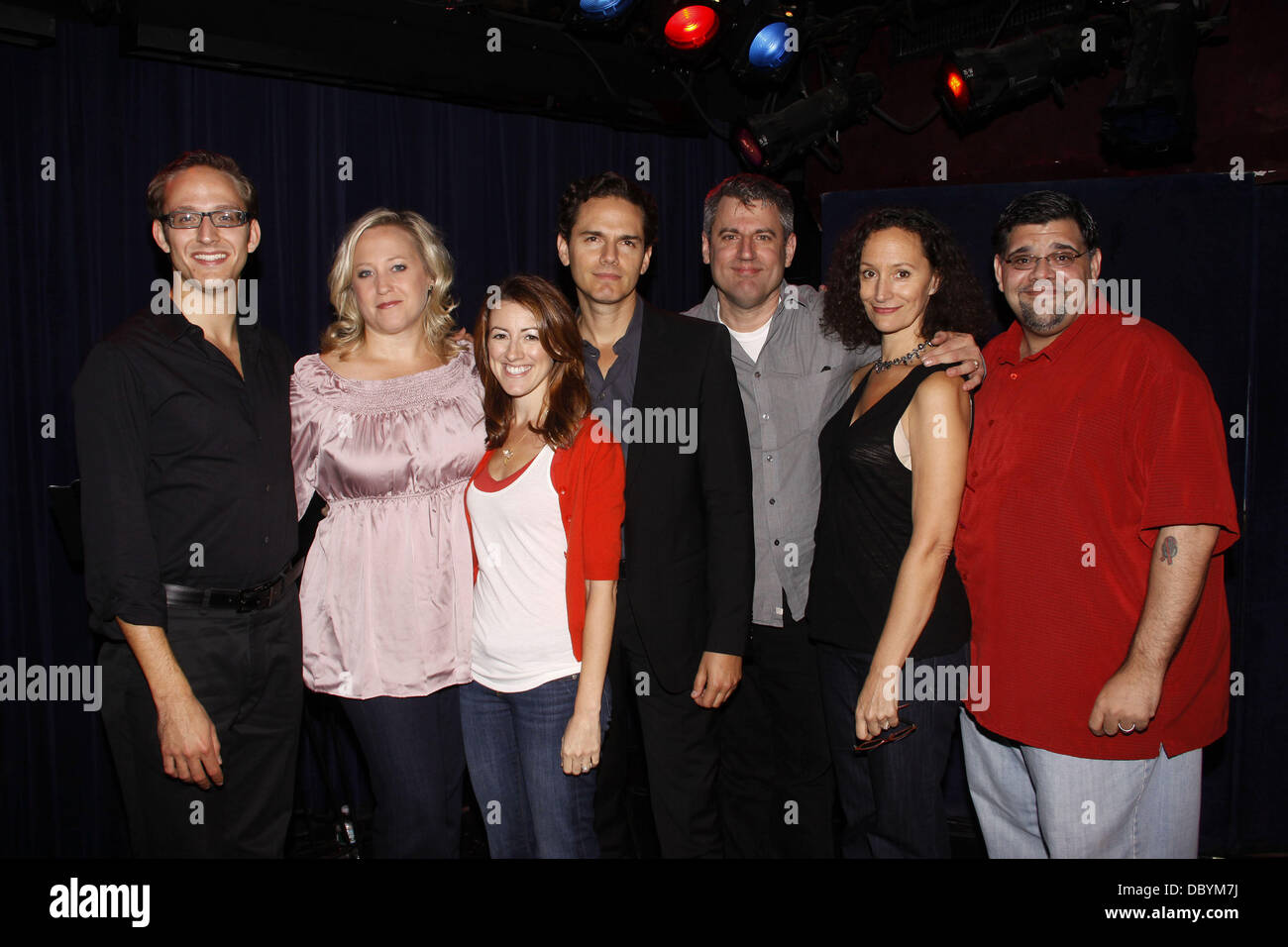 Sally Wilfert, Kate Wetherhead, Paul Anthony Stewart, Richard Biever, Barbara Walsh, Greg Santos chanter sur scène Productions présente 'Scôte à côte par Sondheim', un concert de chansons écrites par Stephen Sondheim avant 1979, tenue à la Laurie Beechman l Banque D'Images