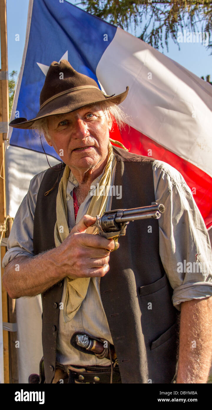 Cowboy with a hand gun Banque de photographies et d'images à haute  résolution - Alamy