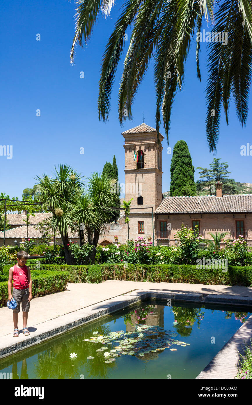 Les beaux jardins de l'Alhambra à Grenade, Andalousie, Espagne du sud. Banque D'Images