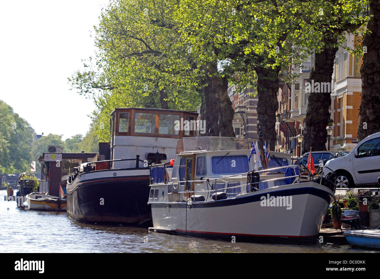 Amsterdam Pays-Bas Hollande Europe Croisières bateaux péniche péniche le long du Canal Amstel Banque D'Images