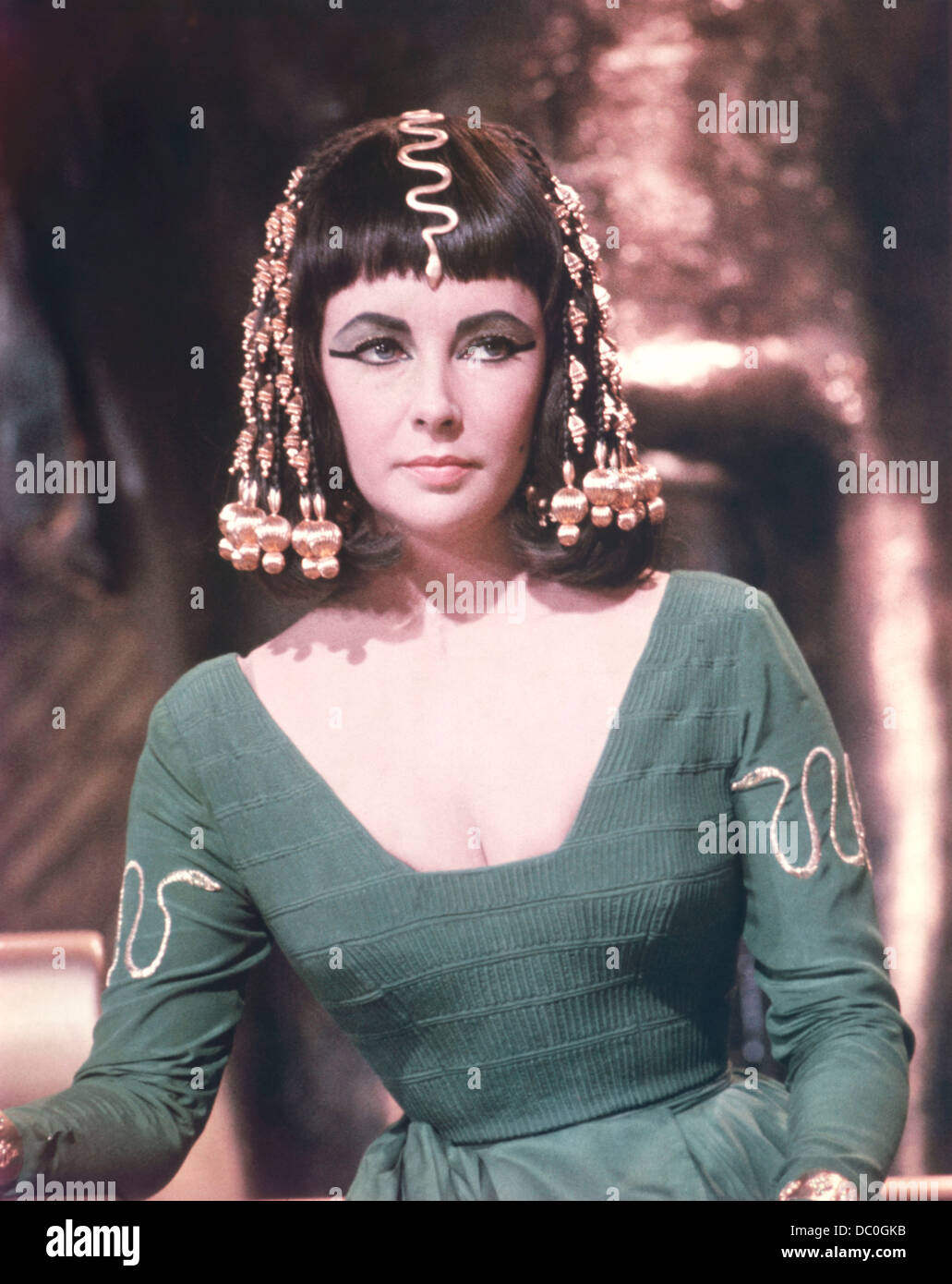 1960 ELIZABETH TAYLOR COMME CLÉOPÂTRE DANS LA MOTION 1963 PHOTO Banque D'Images