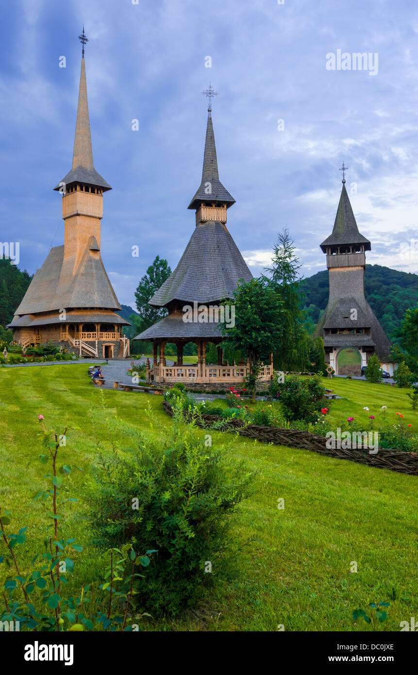 Les bâtiments en bois, au Monastère Barsana ,région Maramures, la partie nord du pays,fait par bois bois Banque D'Images