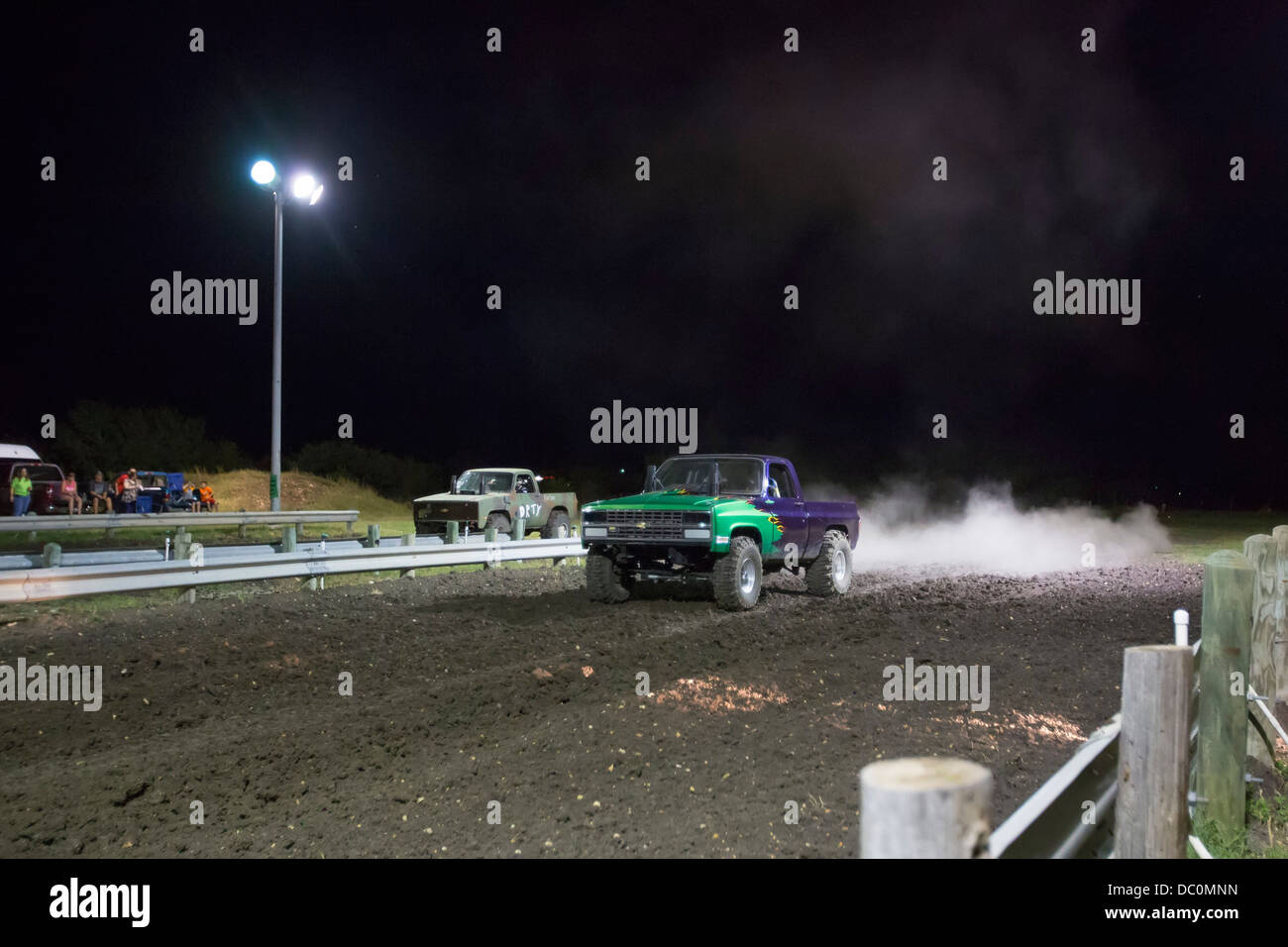 Le Dunlay, Texas - La Médina de boue Vallée Drags, faites glisser les courses sur une piste courte au bord de Texas Hill Country. Banque D'Images