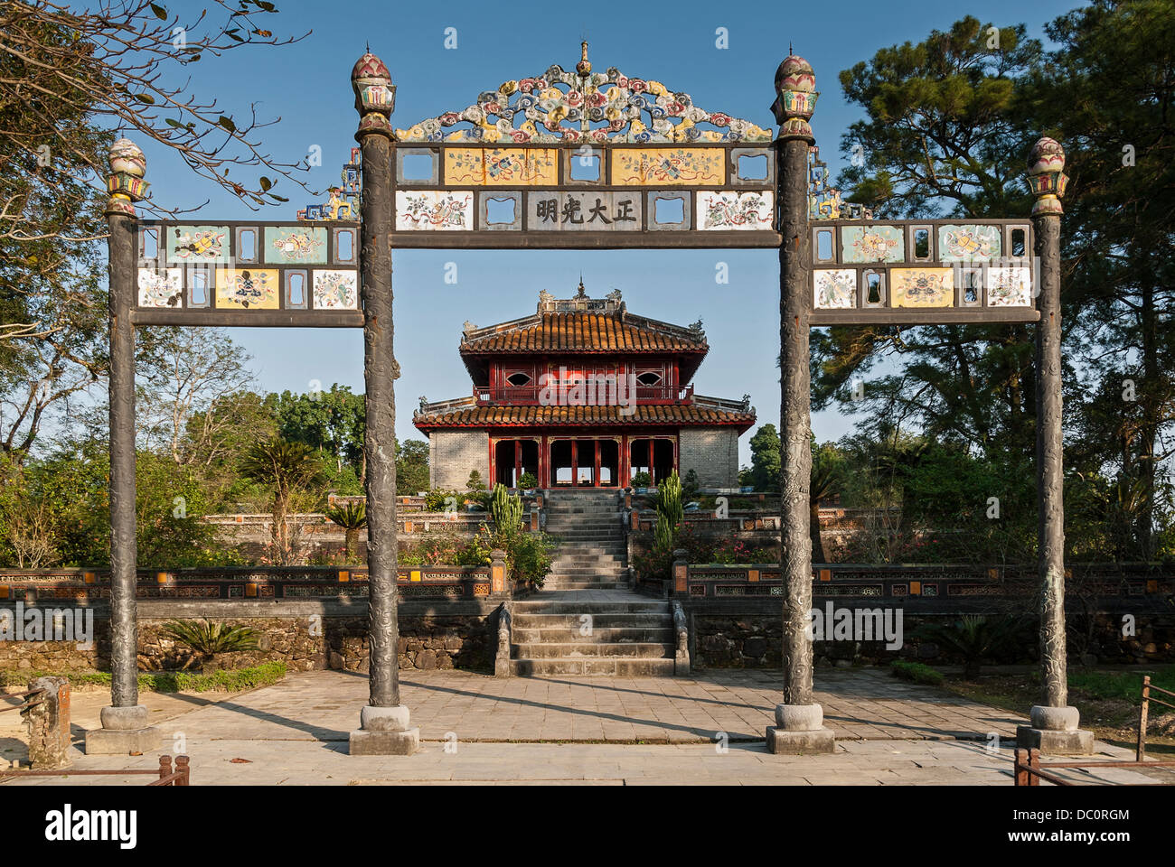Le pavillon de la porte et protégé par l'UNESCO dans l'ancienne cité impériale de Hue, Vietnam Banque D'Images