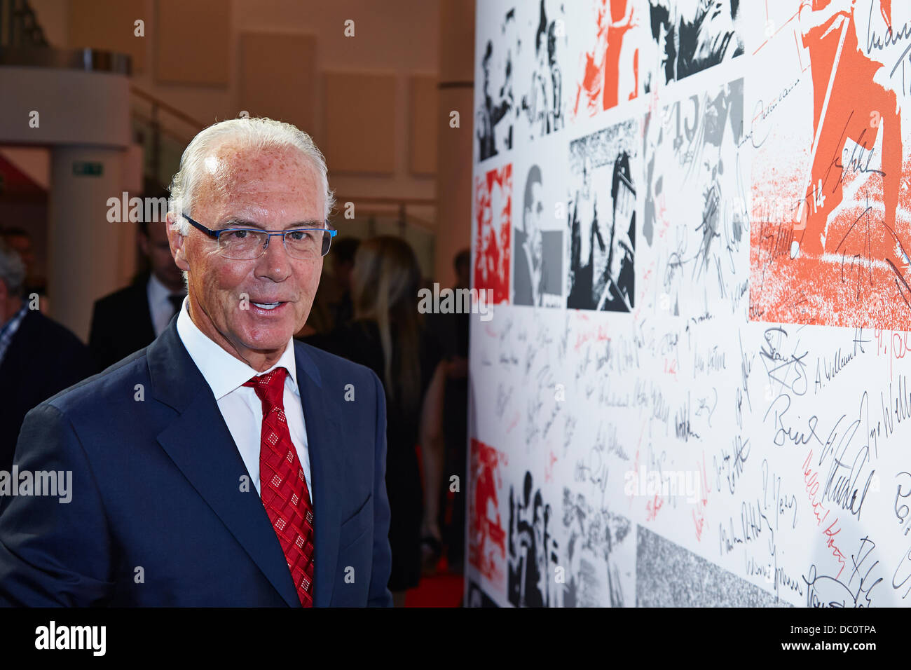 Berlin, Allemagne. Le 06 août, 2013.Franz Beckenbauer - légende, dont un titre de champion du monde en 1974 et 1990 - sur le tapis rouge à la célébration de la DFB et DFL sur le 50 anniversaire de la Bundesliga allemande à Berlin. Credit : Reynaldo Chaib Paganelli/Alamy Live News Banque D'Images