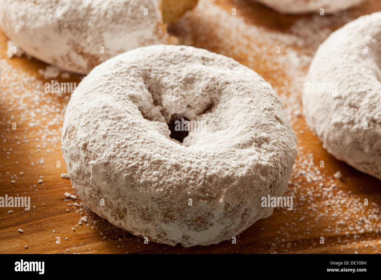 Maison Blanche Donuts en poudre sur un fond Banque D'Images