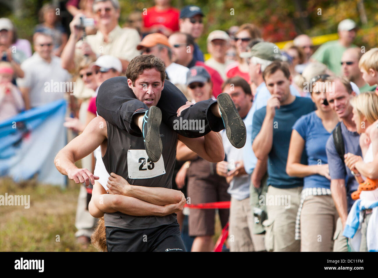 L'épouse de l'Amérique du Nord transportant des championnats. Banque D'Images