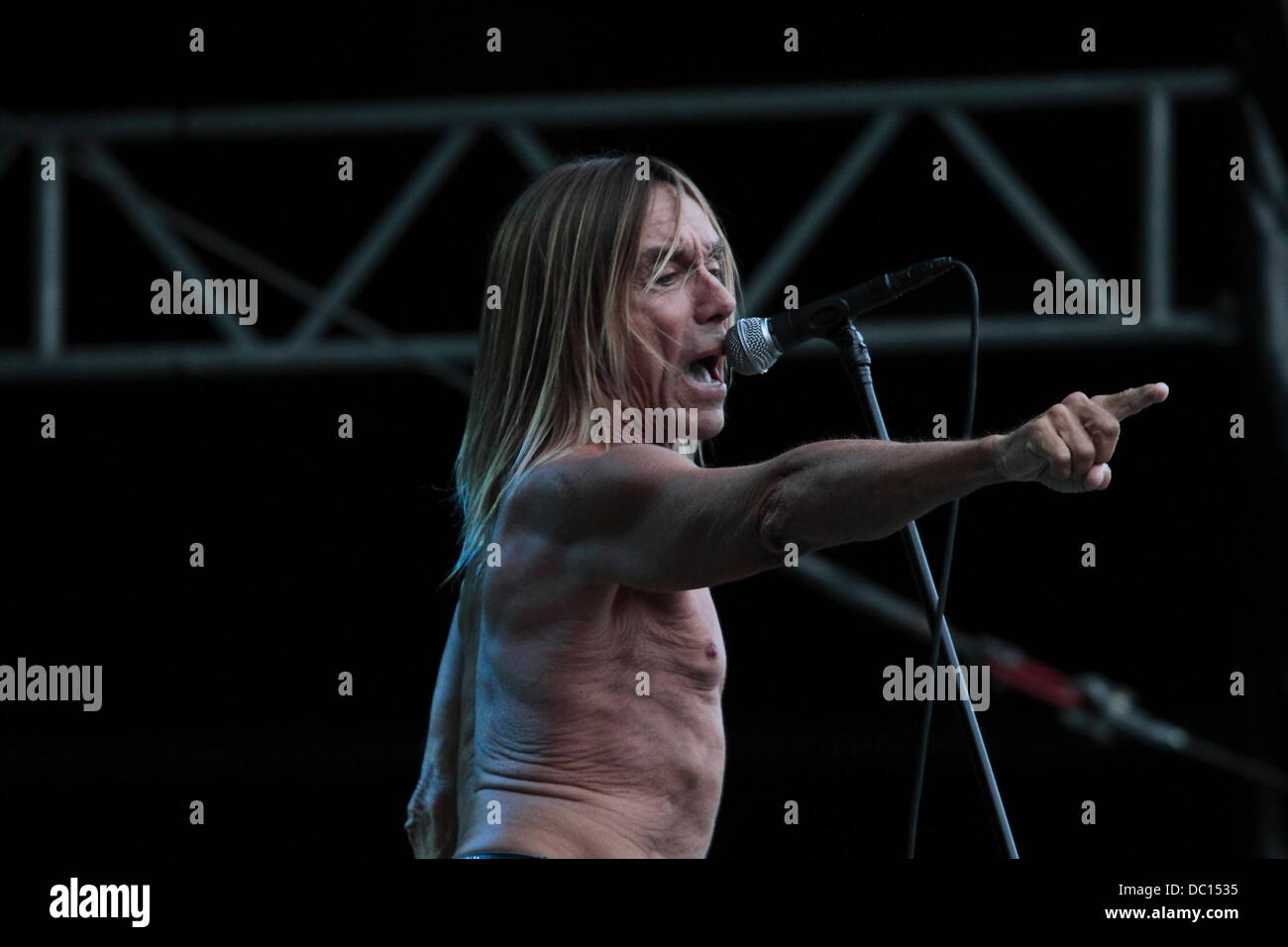 Berlin, Allemagne. Le 06 août, 2013. Iggy Pop & The Stooges sur scène à Zitadelle Spandau à Berlin, Allemagne, 06 août 2013. Photo : Lutz Mueller-Bohlen/dpa/Alamy Live News Banque D'Images