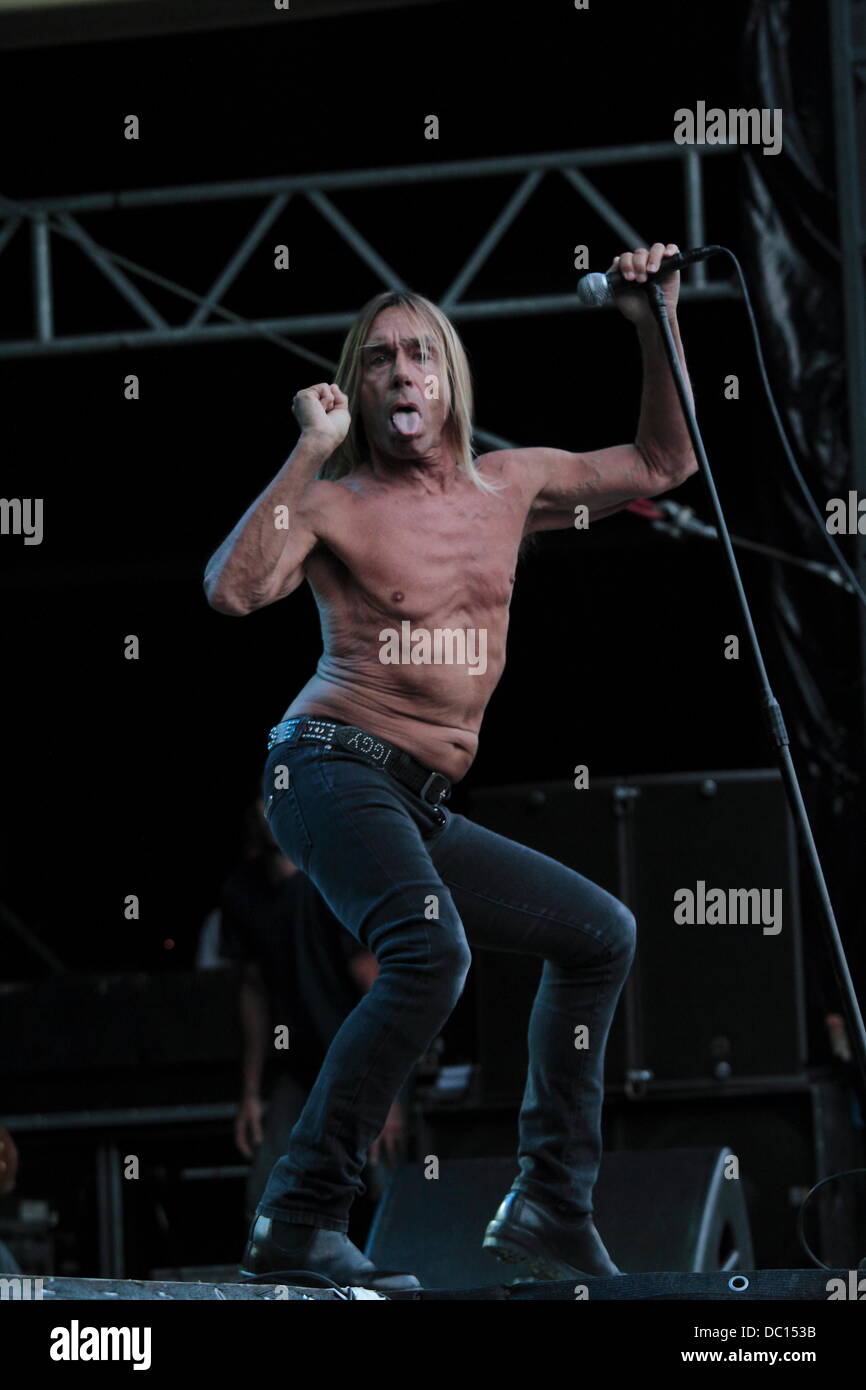 Berlin, Allemagne. Le 06 août, 2013. Iggy Pop & The Stooges sur scène à Zitadelle Spandau à Berlin, Allemagne, 06 août 2013. Photo : Lutz Mueller-Bohlen/dpa/Alamy Live News Banque D'Images