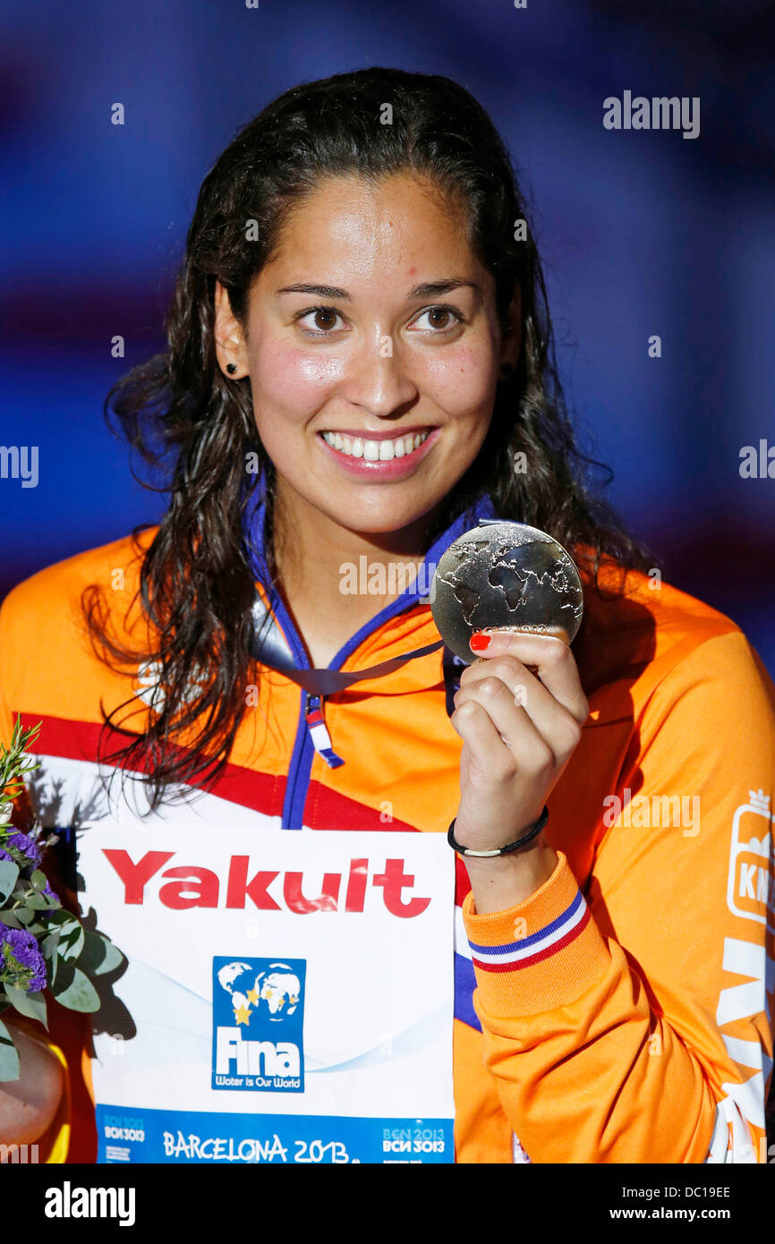 Ranomi Kromowidjojo (NED), le 4 août 2013 - Natation : Ranomi Kromowidjojo de Pays-bas célèbre avec sa médaille d'après le 50m nage libre lors des 15e Championnats du Monde de Natation FINA au Palau Sant Jordi arena dans Barcelaona, Espagne. (Photo par D. Nakashima/AFLO) Banque D'Images