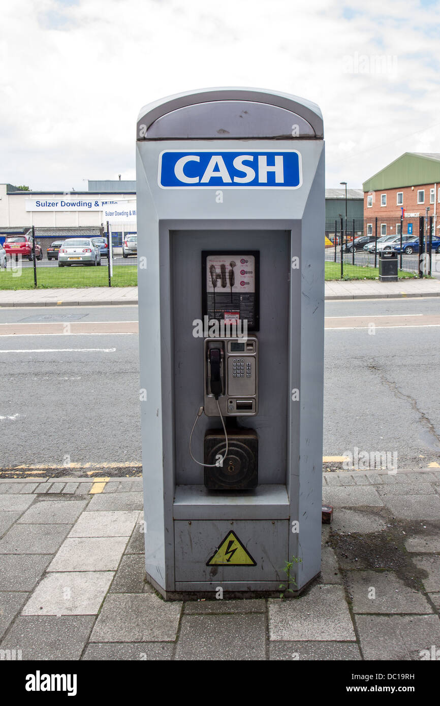 Cash machine et téléphone à Sheffield England UK Banque D'Images