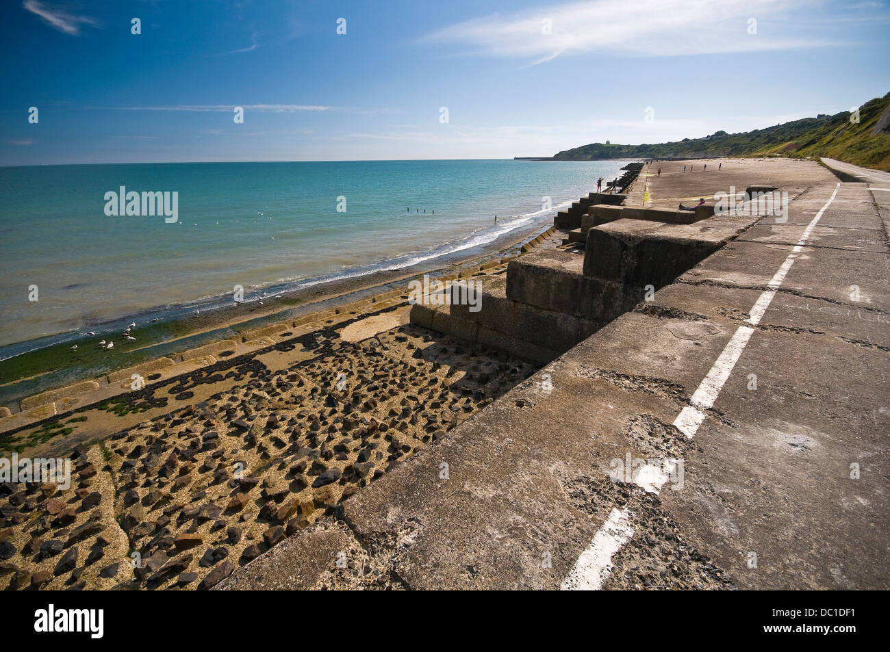 Défense de la mer et des installations militaires à l'ancienne près de Folkstone Warren, Kent, UK Banque D'Images