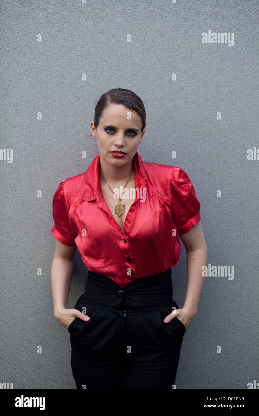 Anna Calvi backstage, Latitude Festival 2011 Banque D'Images