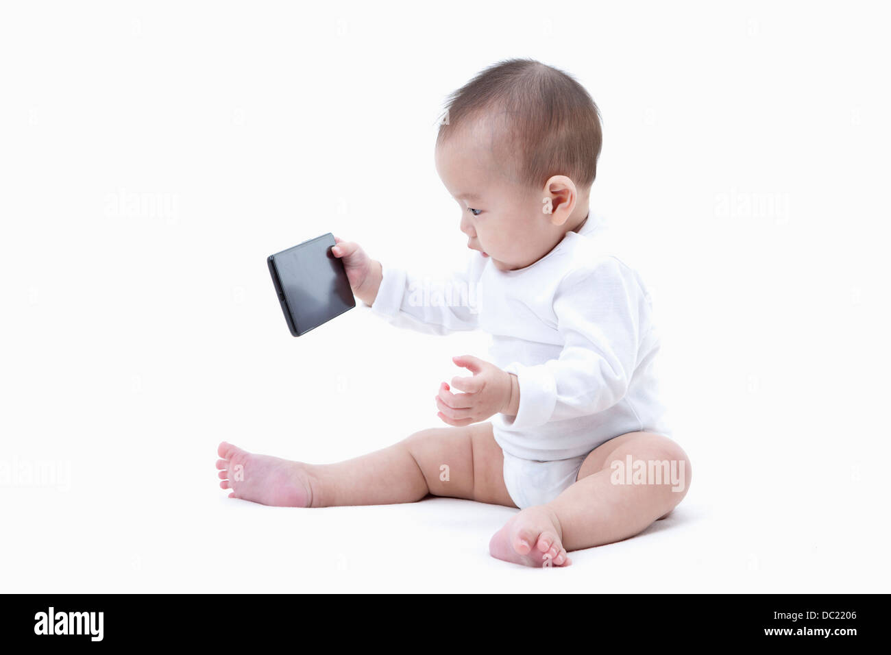 Un Bebe Jouant Avec Un Telephone Mobile Photo Stock Alamy