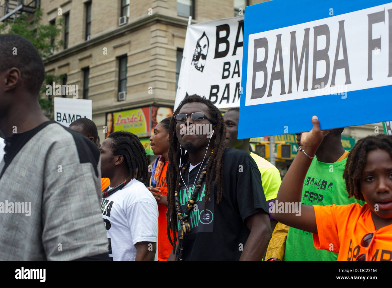 Les immigrants sénégalais prennent part à un défilé de Harlem à New York, en souvenir de leur Cheikh Ahmadou Bamba Banque D'Images