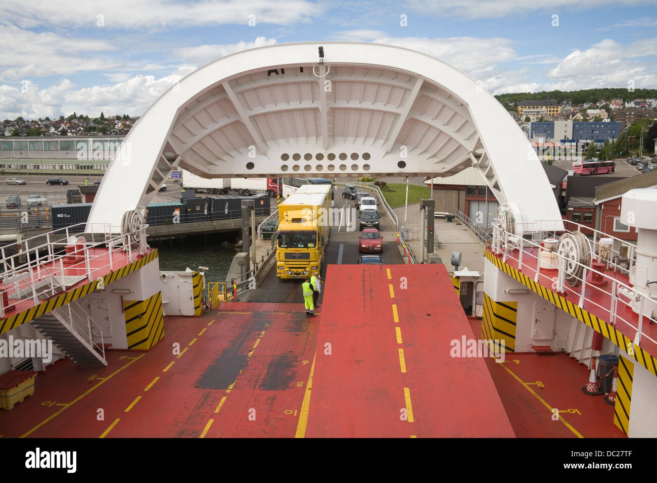 Vestfold Horten NORVÈGE Europe camions et voitures sont chargées sur Horten pour Moss ferry pour trébucher sur Oslofjord Banque D'Images