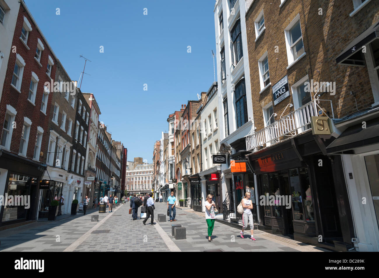South Molton Street London UK avec les consommateurs sur un jour d'été ensoleillé Banque D'Images