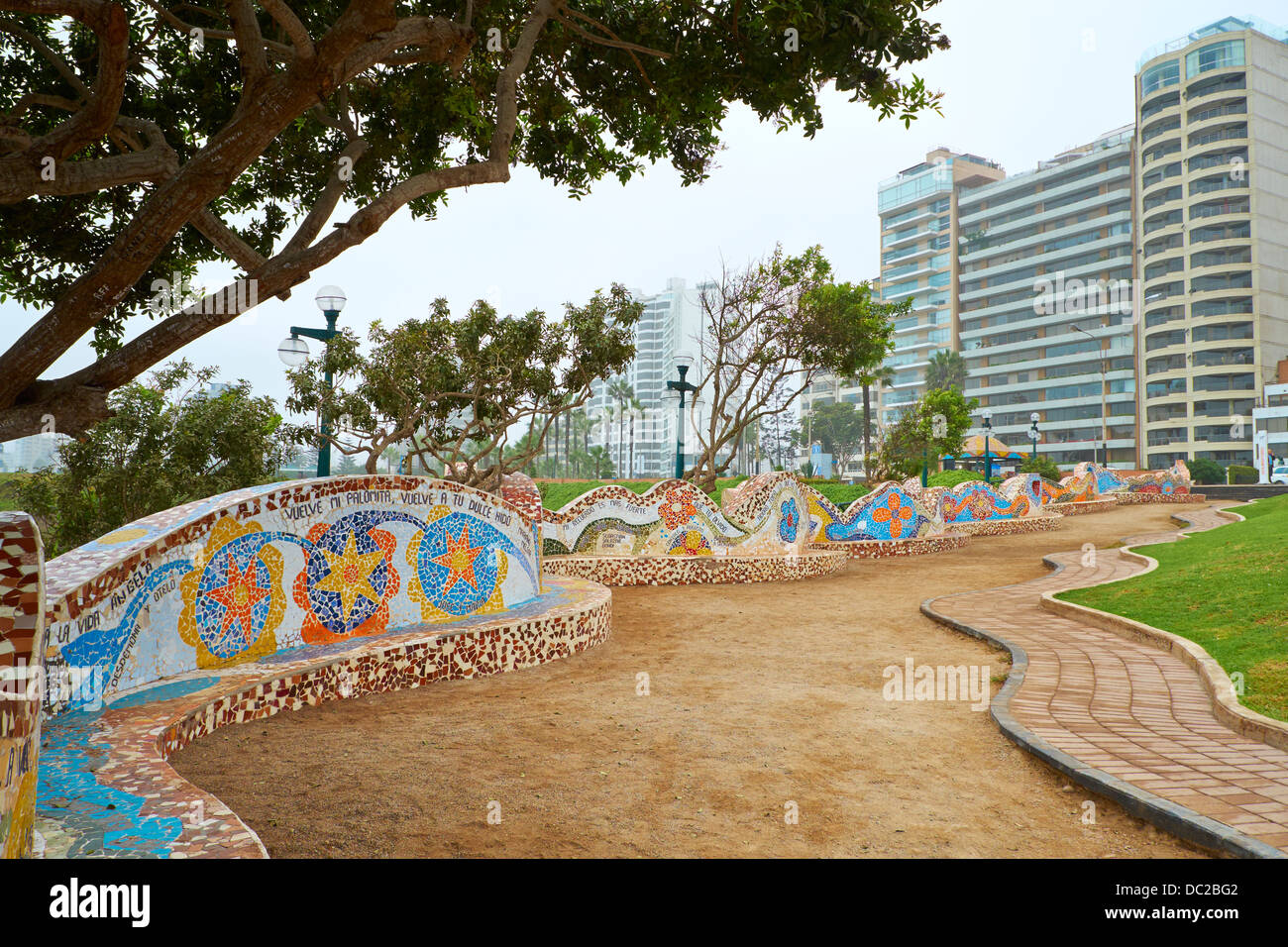 El Parque del Amor est un sur les falaises de Miraflores et entièrement consacré à la romance. Lima, Pérou. Banque D'Images