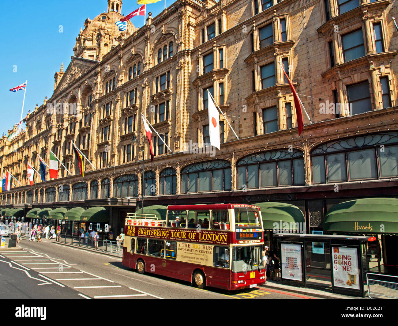 Façade du magasin Harrods, Brompton Road, Knightsbridge, le quartier royal de Kensington et Chelsea Banque D'Images