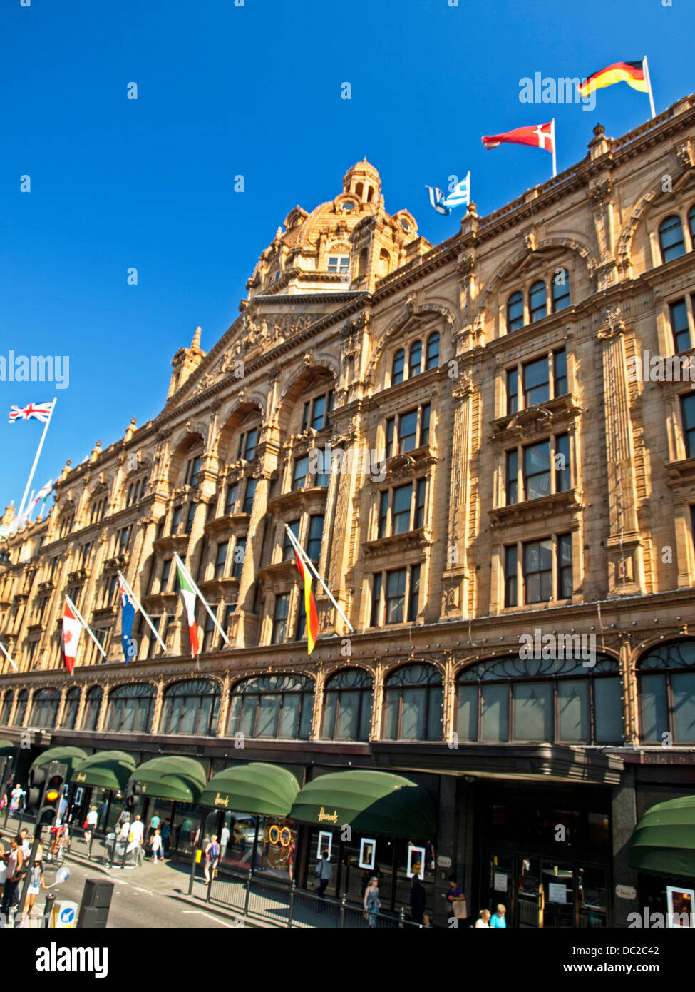 Façade du magasin Harrods, Brompton Road, Knightsbridge, le quartier royal de Kensington et Chelsea Banque D'Images