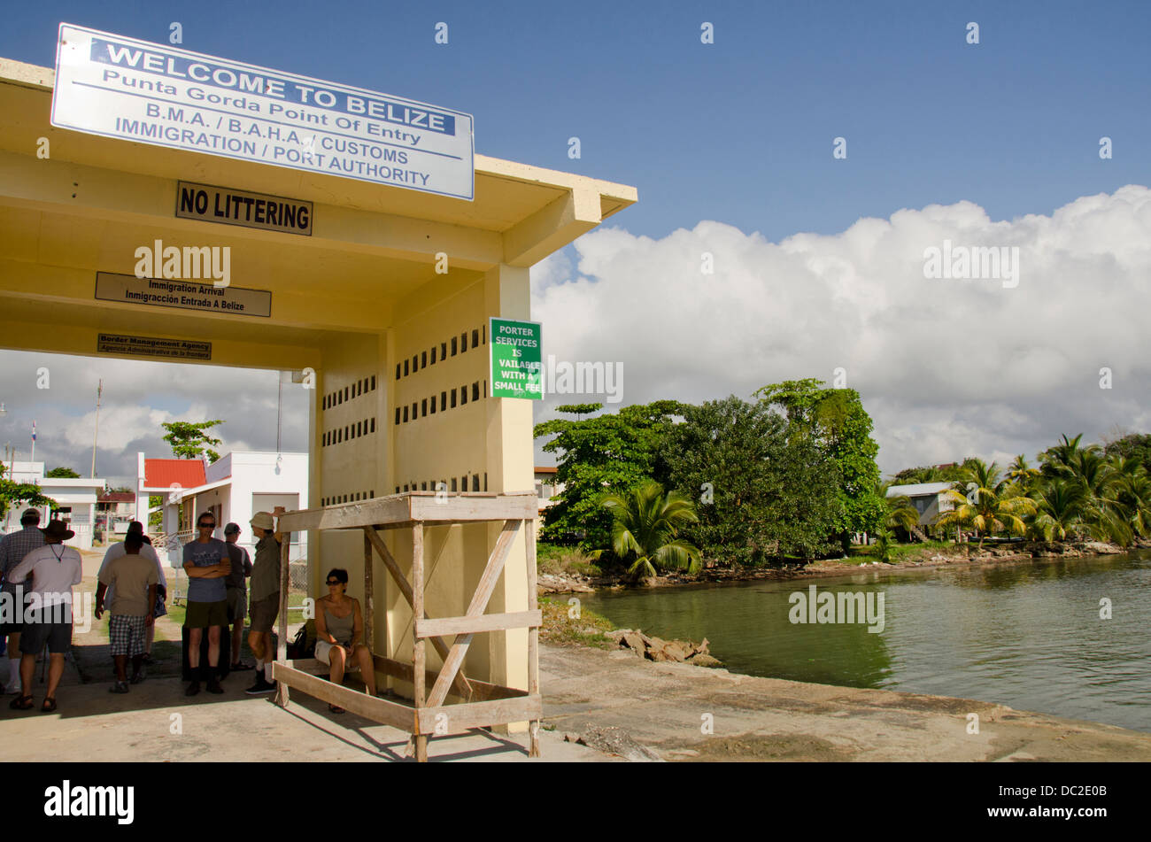 Belize, le district de Toledo, Punta Gorda. Vue côtière du port de Punta Gorda. Port d'entrée. Banque D'Images