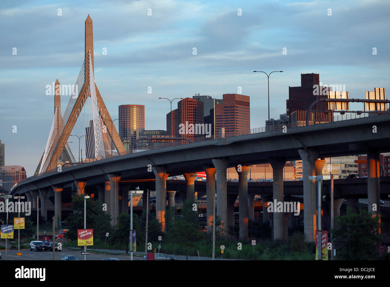 Leonard pont Zakim Bunker Hill, Boston, Massachusetts Banque D'Images