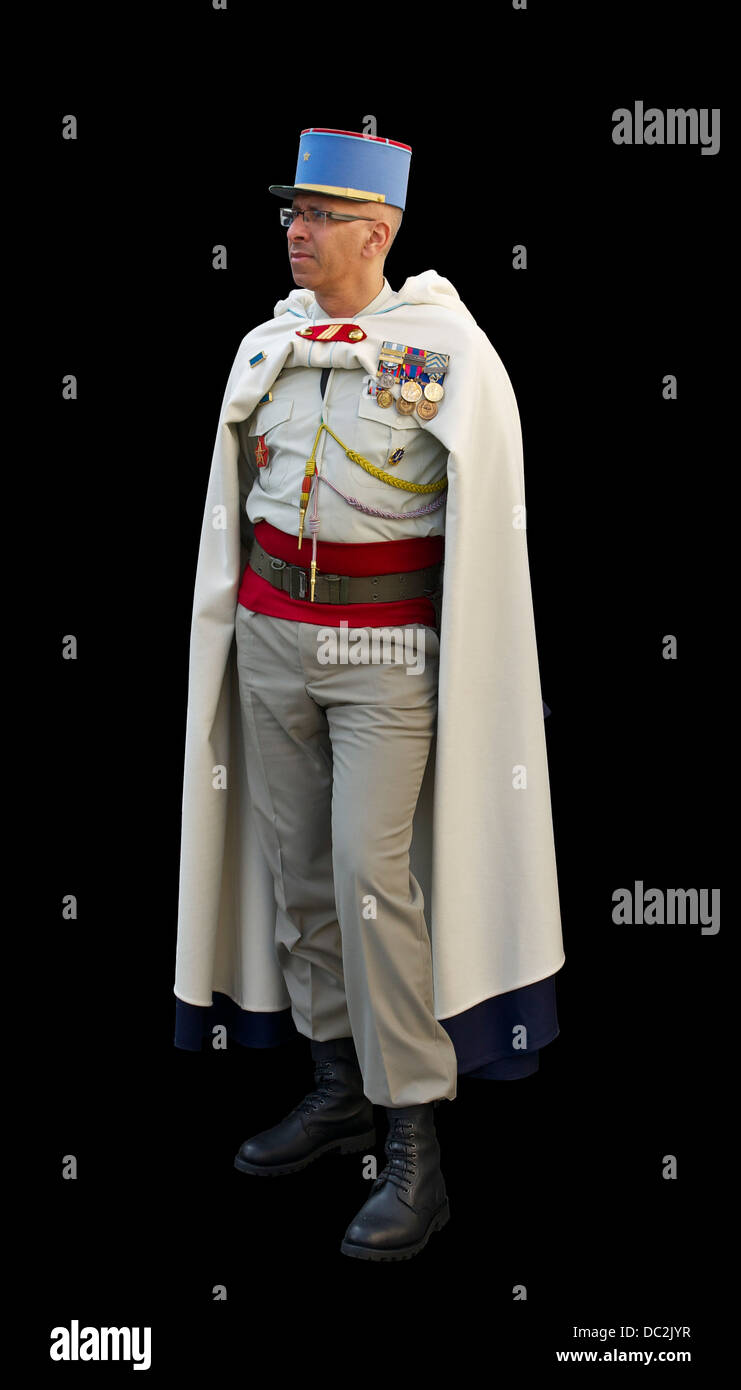 Un sous-officier du 1er Régiment de spahis de l'armée française, le port de  l'uniforme traditionnel avec burnus Photo Stock - Alamy