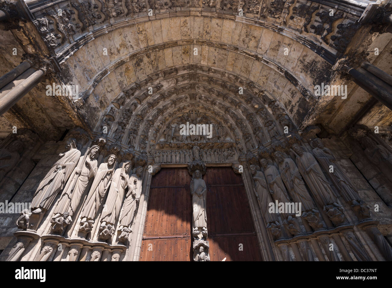 Entrée de la cathédrale gothique de Chartres, France Banque D'Images